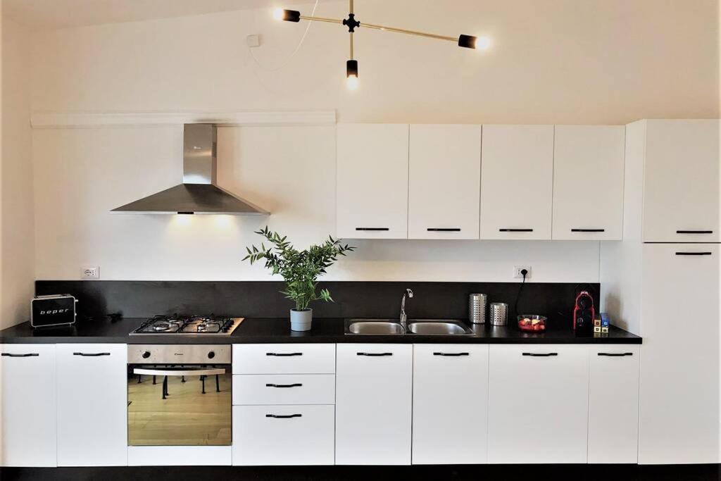Luxus P4T Family 3 Bedroom With Pool, Tennis Court And Sauna Bríndisi Exterior foto